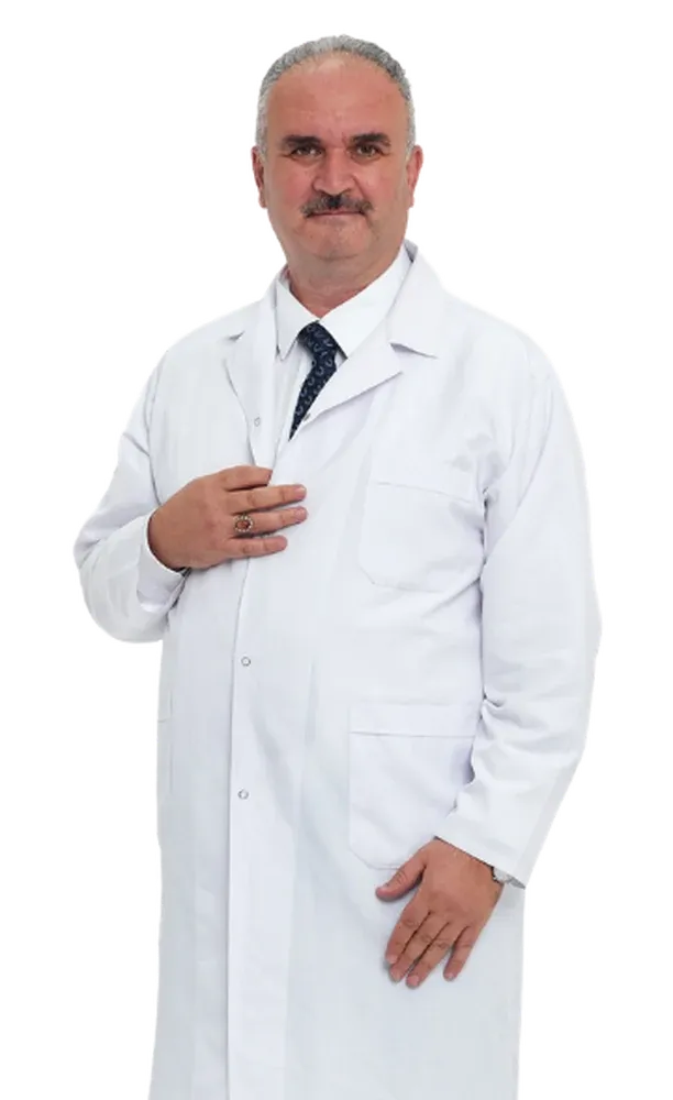 Dr. Hakan Özkul, beyaz önlükle